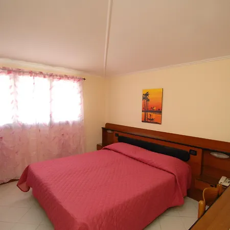 Hotel Baia Del Sorriso 3*