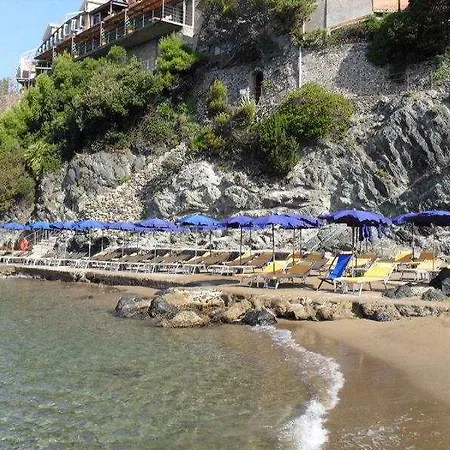 Hotel Baia Del Sorriso 3*